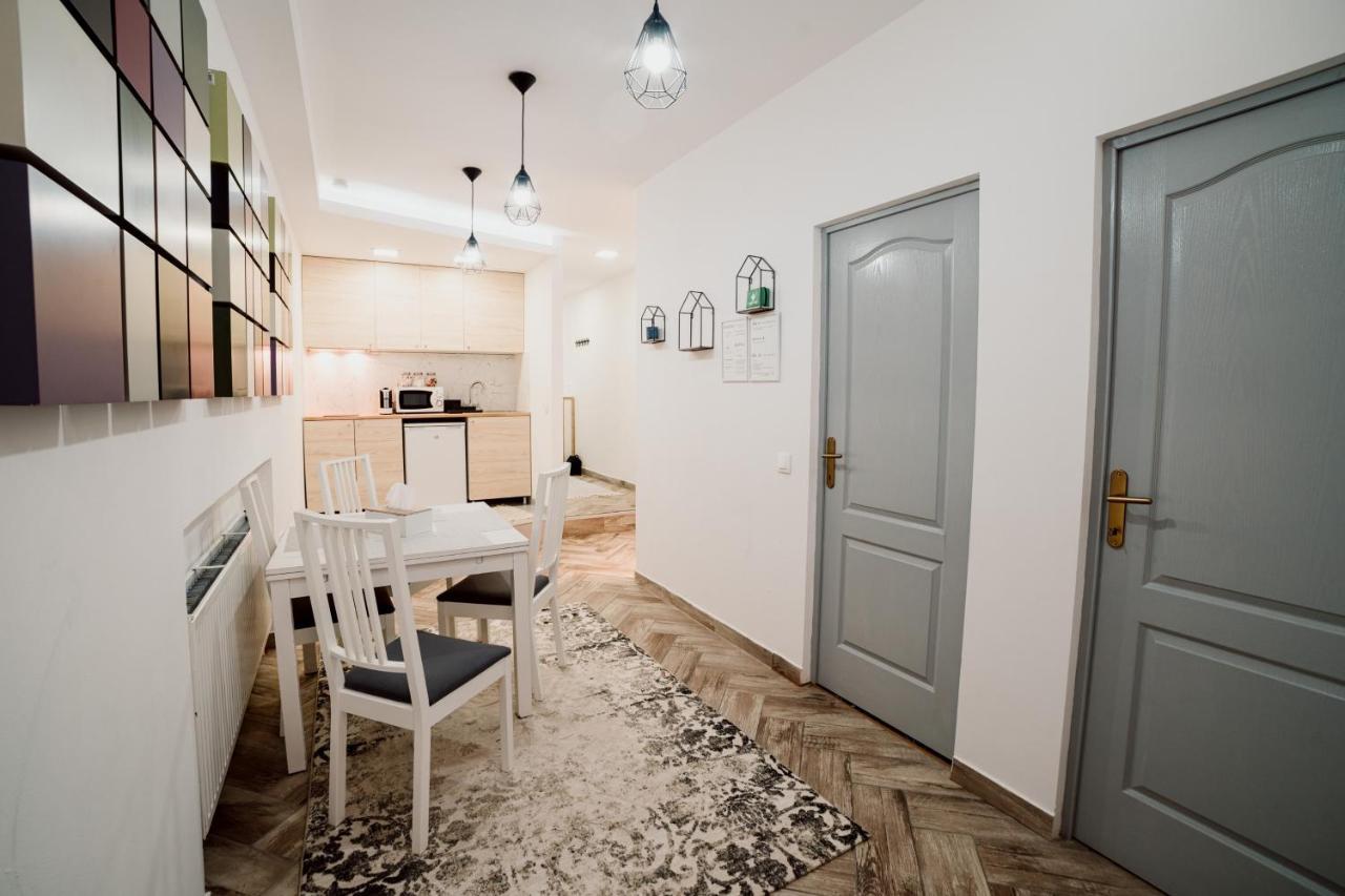 Garden Apartament Petrila מראה חיצוני תמונה